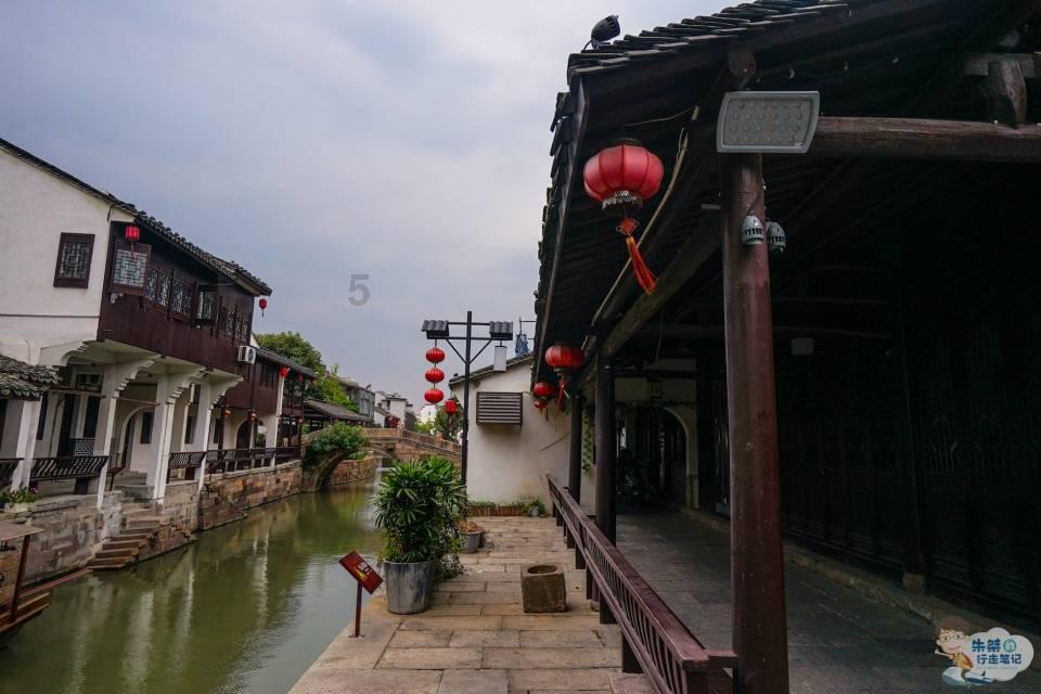 逃出平静乡村